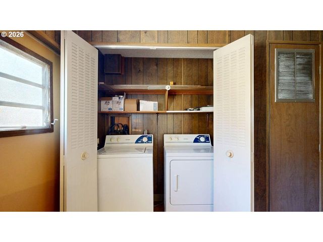 15931 OCEANVIEW Dr, Brookings, OR 97415