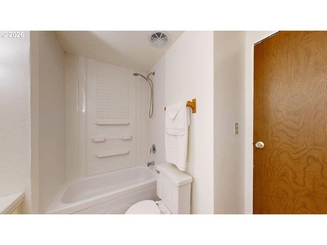 15931 OCEANVIEW Dr, Brookings, OR 97415