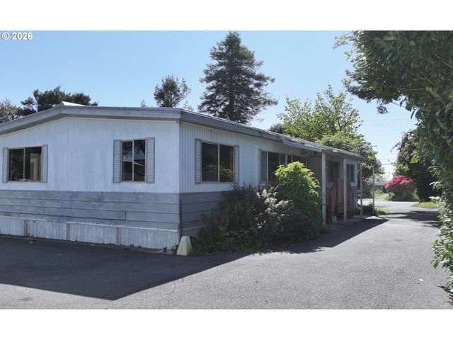 15931 OCEANVIEW Dr, Brookings, OR 97415