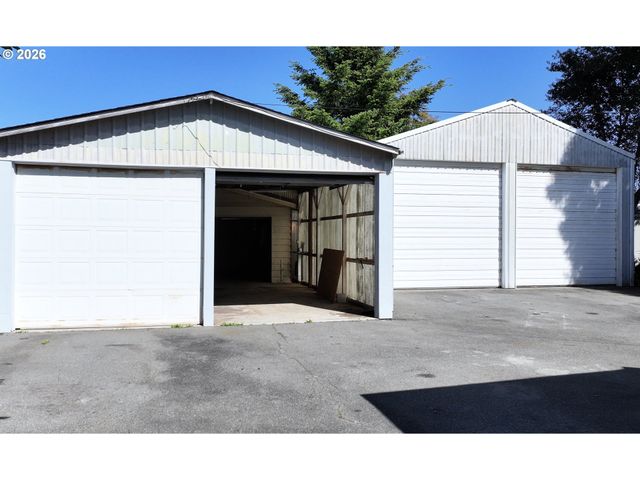 15931 OCEANVIEW Dr, Brookings, OR 97415
