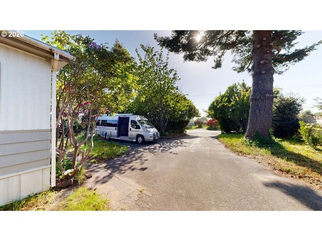 15931 OCEANVIEW Dr, Brookings, OR 97415