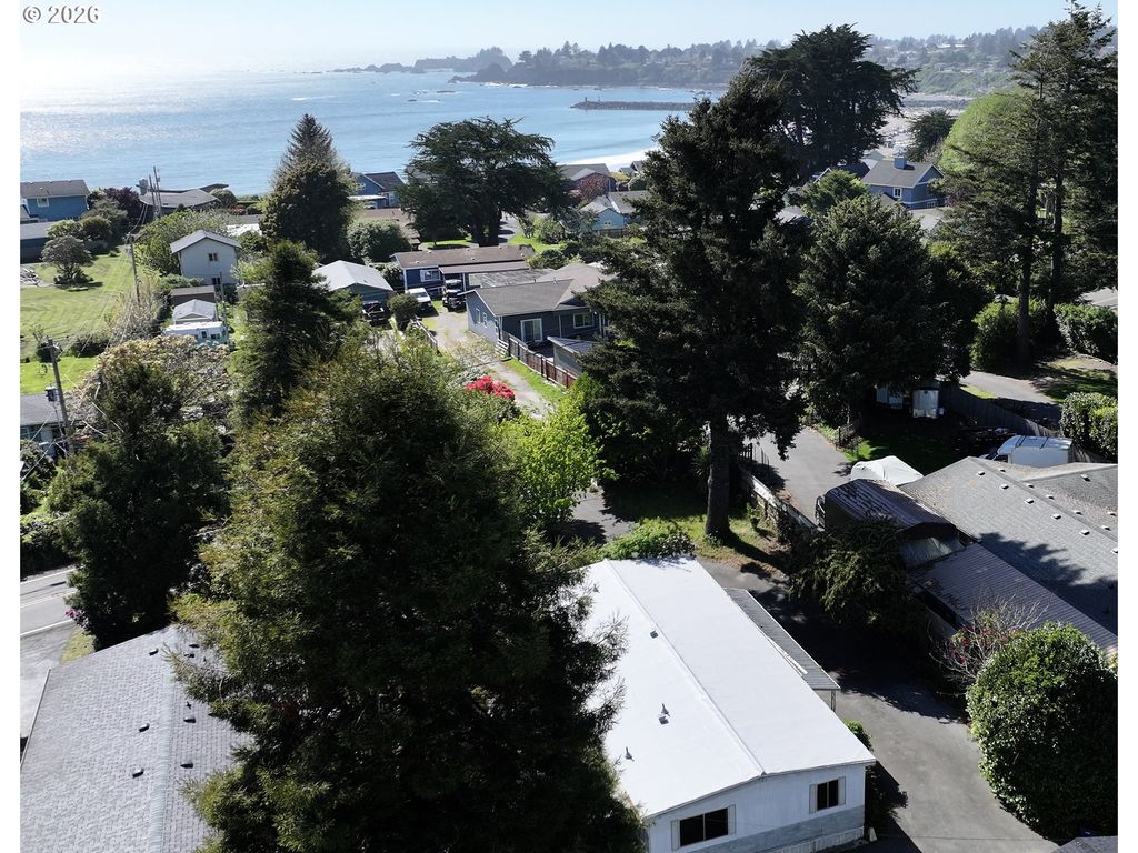 15931 OCEANVIEW Dr, Brookings, OR 97415