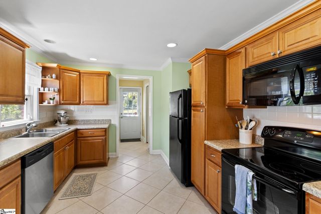 204 S Holland Street, Clinton, SC 29325