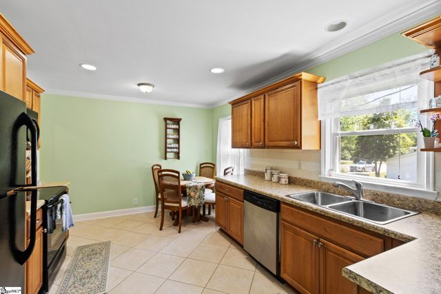 204 S Holland Street, Clinton, SC 29325