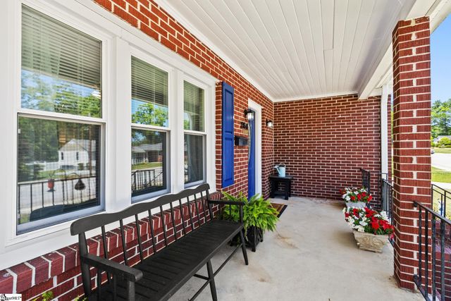 204 S Holland Street, Clinton, SC 29325