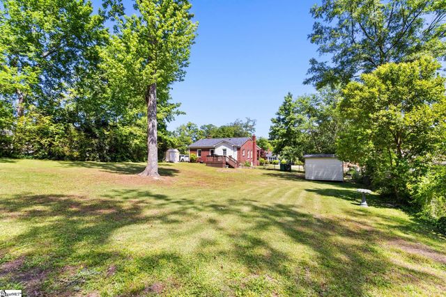 204 S Holland Street, Clinton, SC 29325