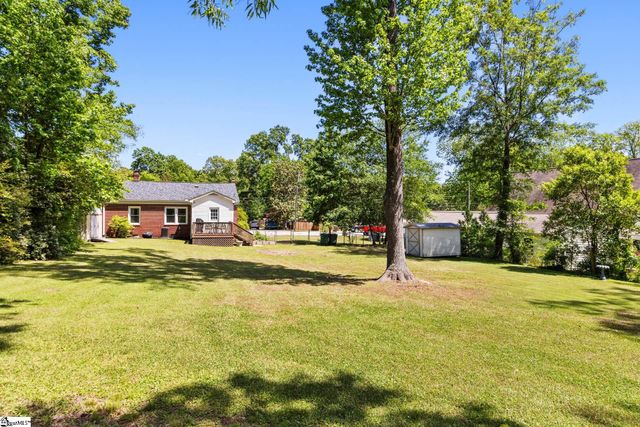 204 S Holland Street, Clinton, SC 29325