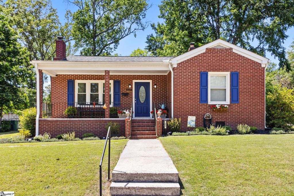 204 S Holland Street, Clinton, SC 29325
