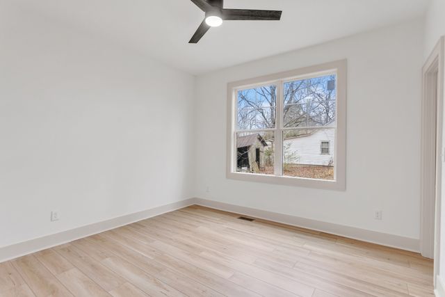 2140 Abiff Rd, Burns, TN 37029