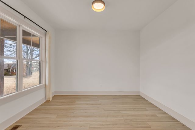 2140 Abiff Rd, Burns, TN 37029