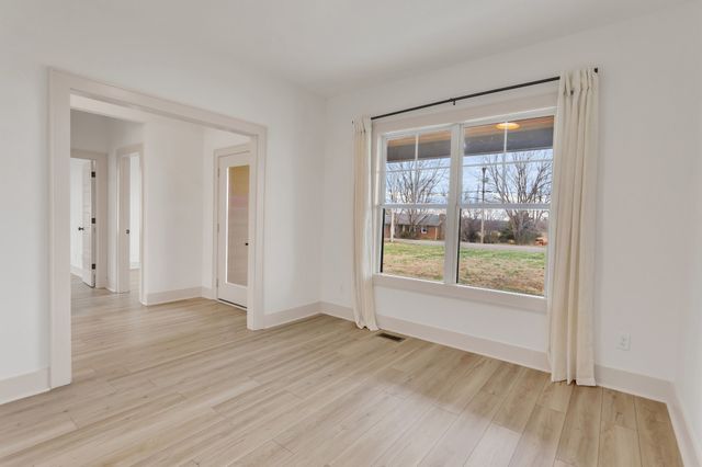 2140 Abiff Rd, Burns, TN 37029