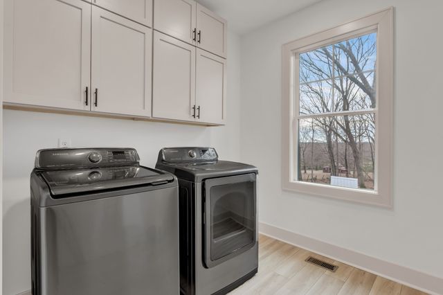 2140 Abiff Rd, Burns, TN 37029