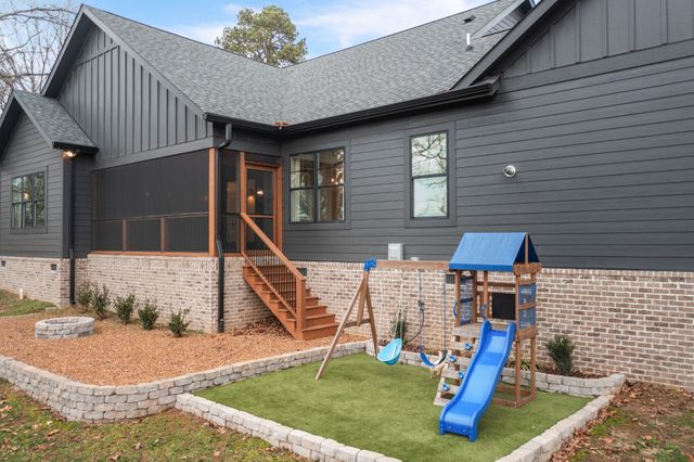 2140 Abiff Rd, Burns, TN 37029