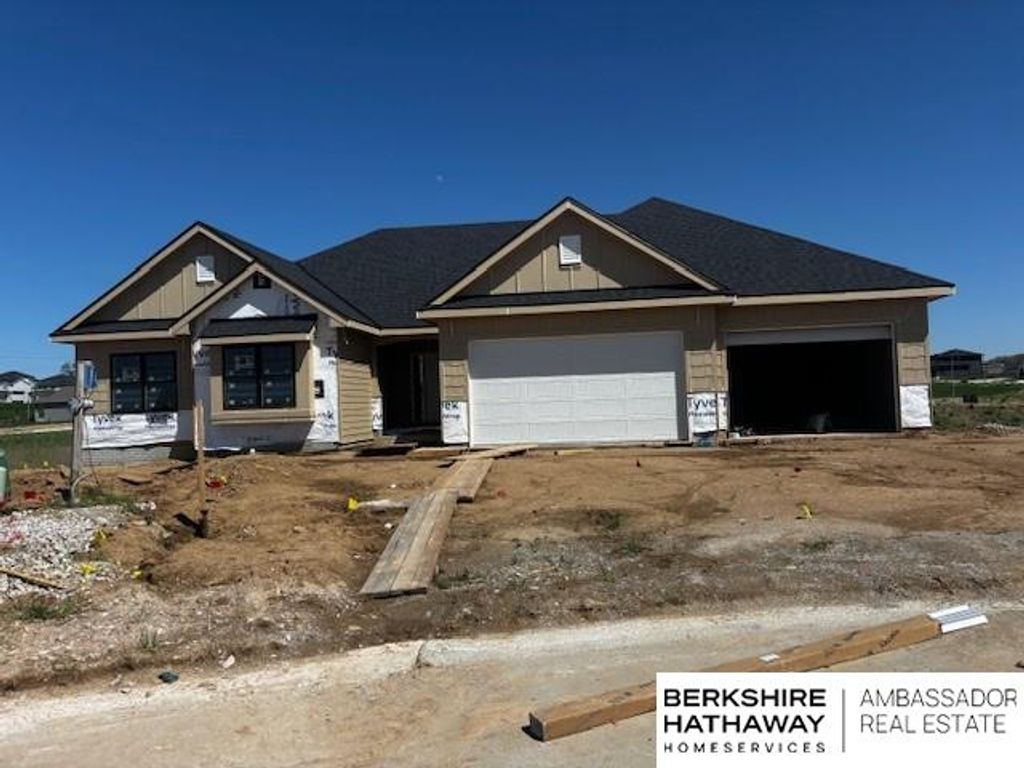 21854 Amber Circle, Gretna, NE 68028