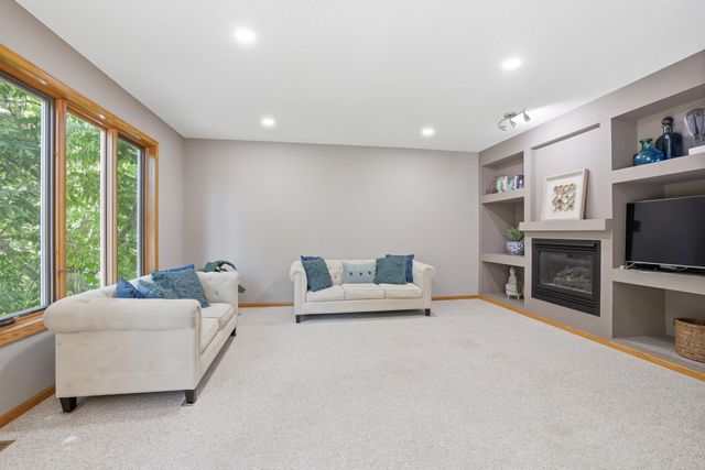 3774 Oxford Drive, Woodbury, MN 55125