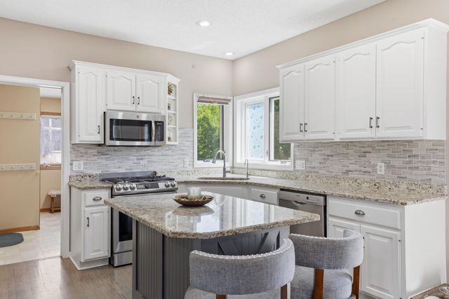 3774 Oxford Drive, Woodbury, MN 55125