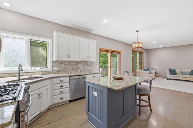 3774 Oxford Drive, Woodbury, MN 55125