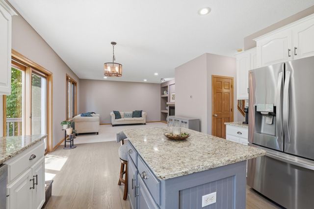 3774 Oxford Drive, Woodbury, MN 55125