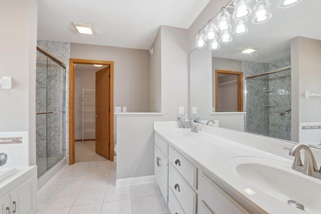3774 Oxford Drive, Woodbury, MN 55125