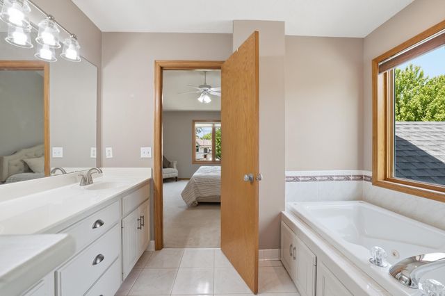 3774 Oxford Drive, Woodbury, MN 55125