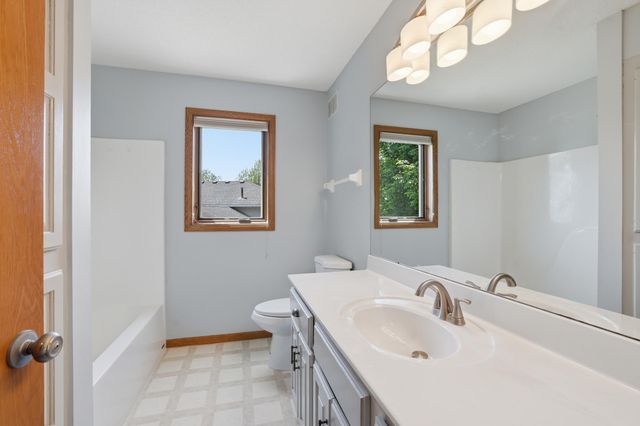 3774 Oxford Drive, Woodbury, MN 55125