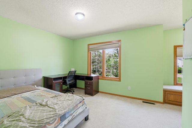 3774 Oxford Drive, Woodbury, MN 55125