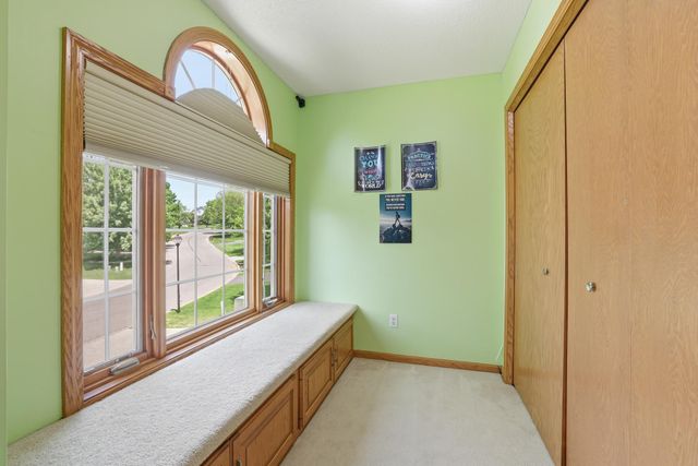 3774 Oxford Drive, Woodbury, MN 55125