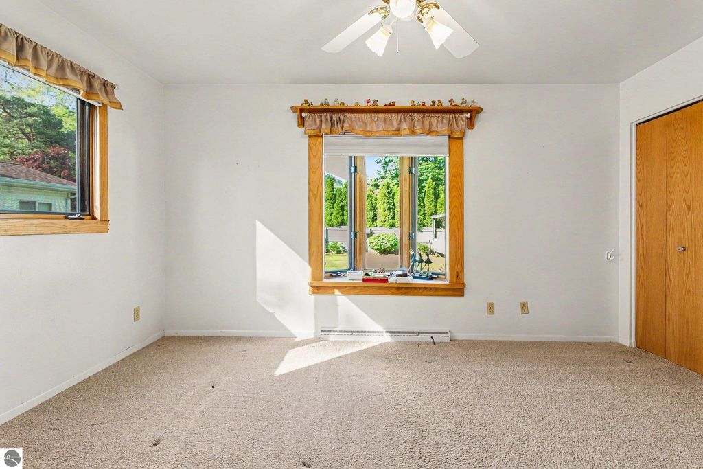 Image 14 of property listing at 1210 Glenwood Drive, Mt Pleasant, MI 48858