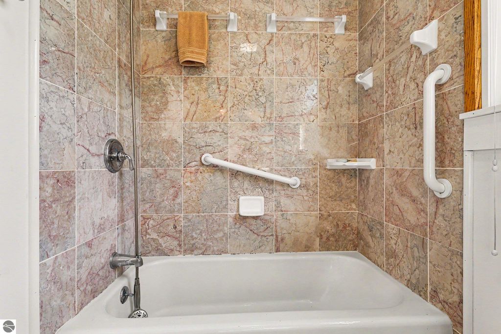 Image 16 of property listing at 1210 Glenwood Drive, Mt Pleasant, MI 48858