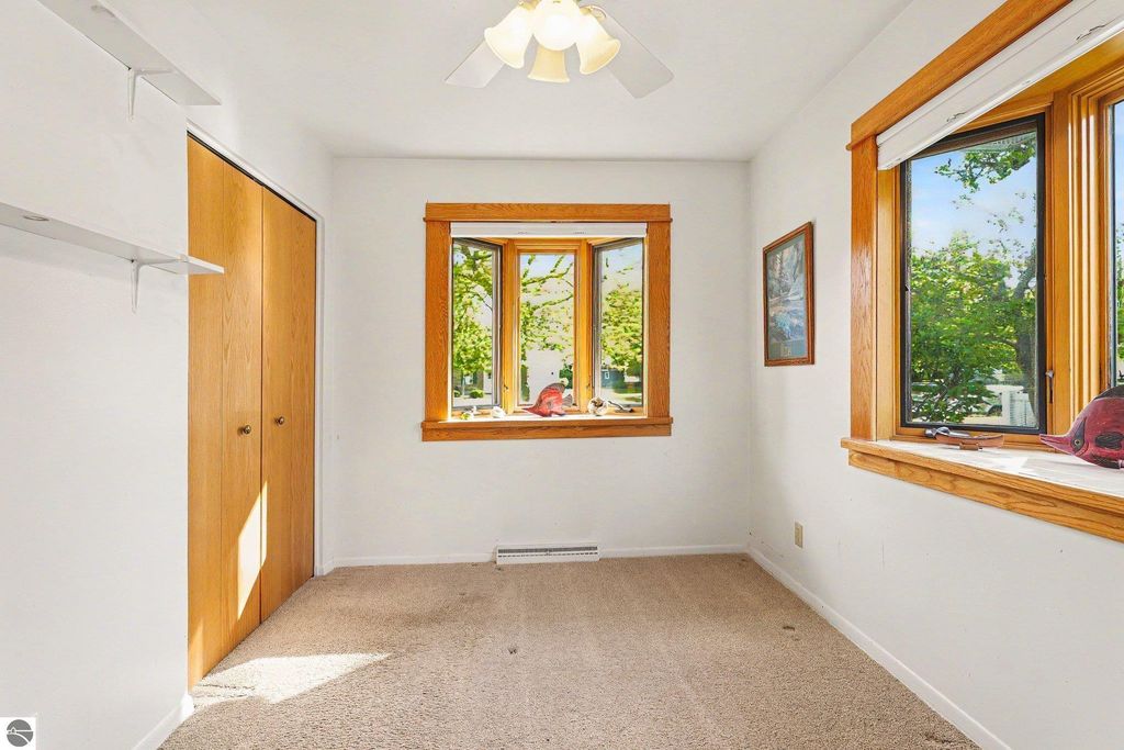 Image 18 of property listing at 1210 Glenwood Drive, Mt Pleasant, MI 48858