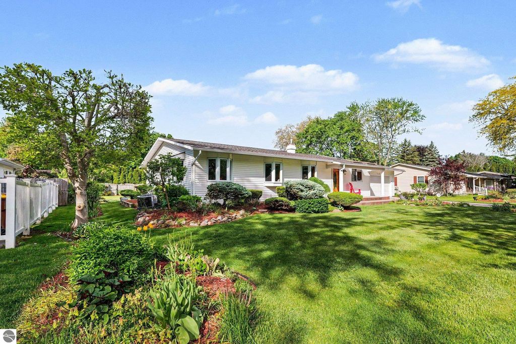 Image 2 of property listing at 1210 Glenwood Drive, Mt Pleasant, MI 48858
