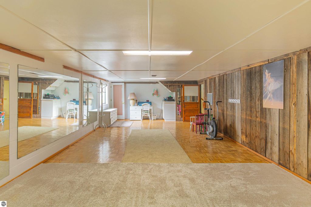 Image 35 of property listing at 1210 Glenwood Drive, Mt Pleasant, MI 48858