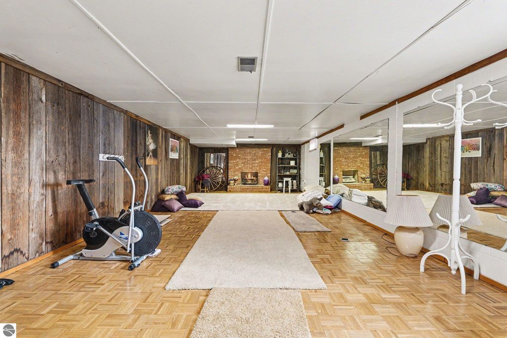 Image 36 of property listing at 1210 Glenwood Drive, Mt Pleasant, MI 48858