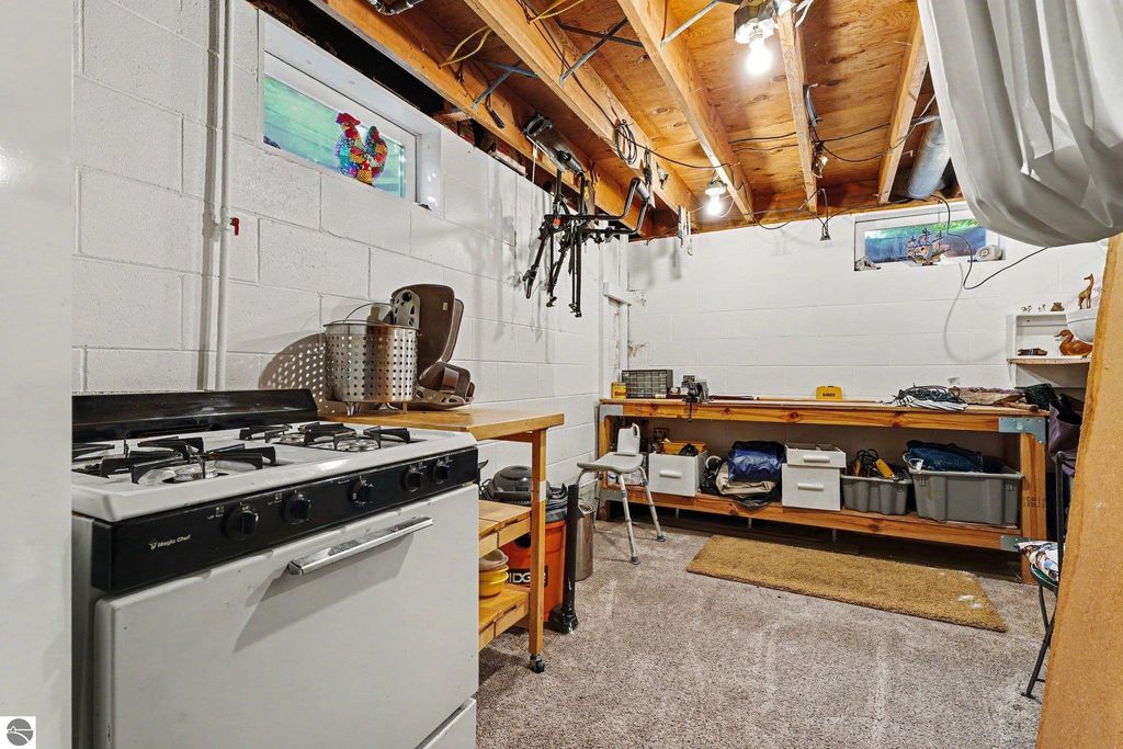 Image 39 of property listing at 1210 Glenwood Drive, Mt Pleasant, MI 48858