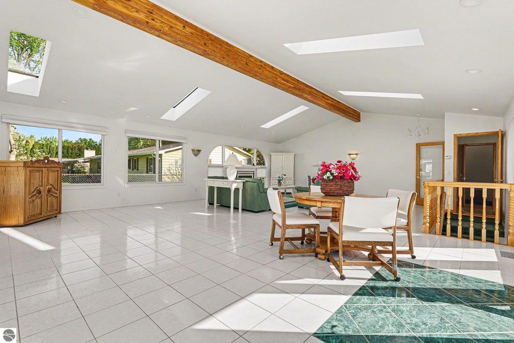 Image 5 of property listing at 1210 Glenwood Drive, Mt Pleasant, MI 48858
