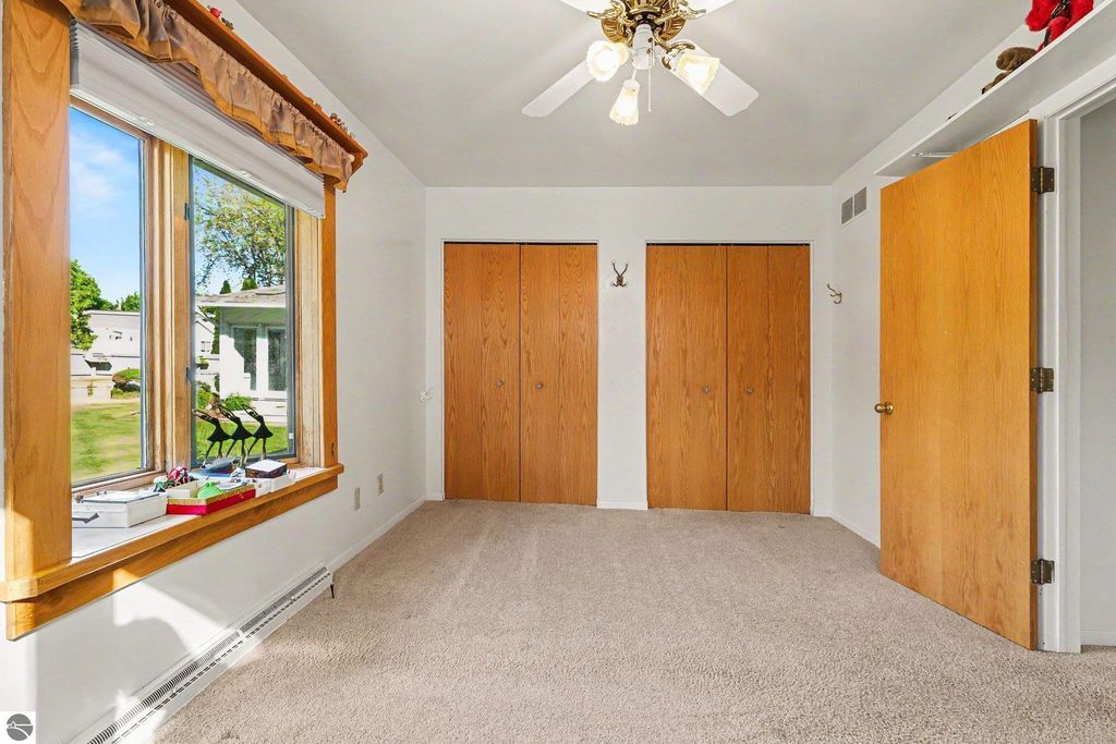 Image 8 of property listing at 1210 Glenwood Drive, Mt Pleasant, MI 48858