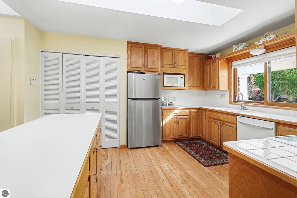 Image 9 of property listing at 1210 Glenwood Drive, Mt Pleasant, MI 48858