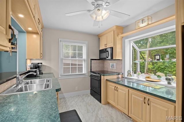 711 Riverview Drive, Alton, IL 62002