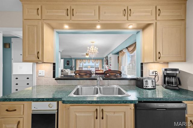 711 Riverview Drive, Alton, IL 62002