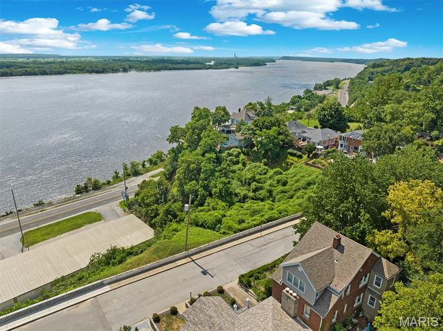 711 Riverview Drive, Alton, IL 62002