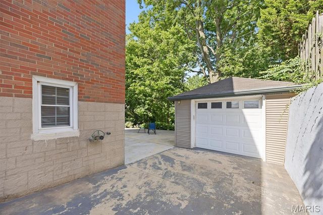 711 Riverview Drive, Alton, IL 62002