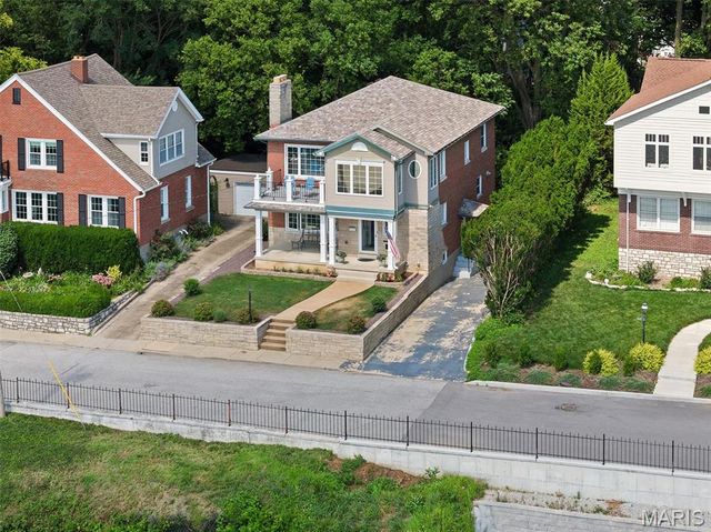 711 Riverview Drive, Alton, IL 62002