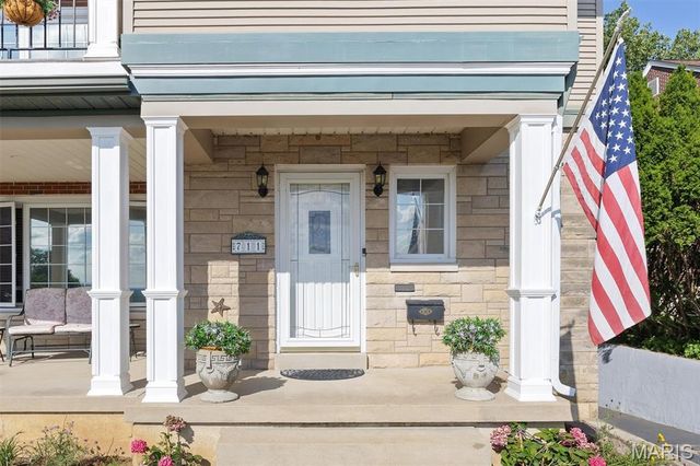 711 Riverview Drive, Alton, IL 62002