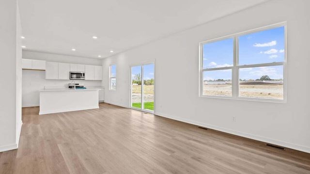 187 Cressmoor Boulevard, Hobart, IN 46342