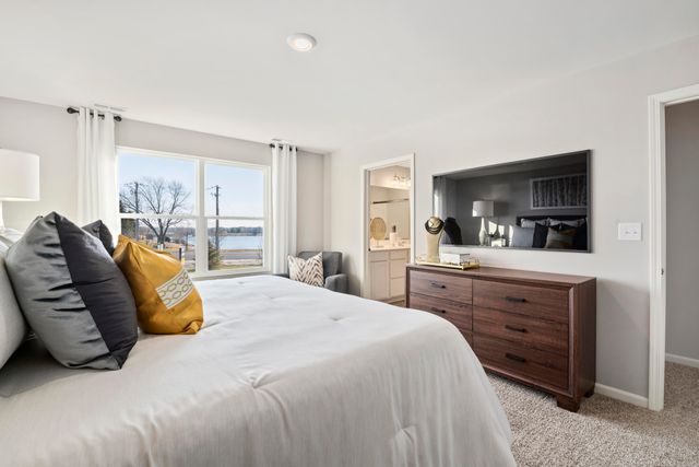 187 Cressmoor Boulevard, Hobart, IN 46342