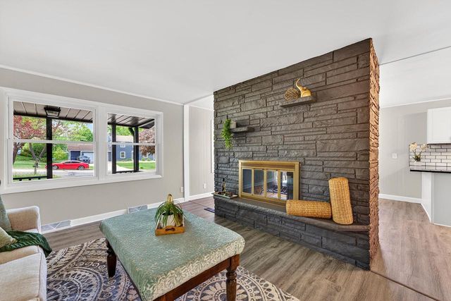1775 Falls ROAD, Grafton, WI 53024