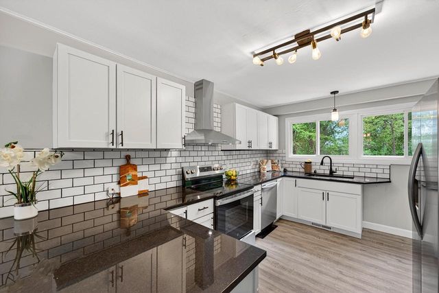 1775 Falls ROAD, Grafton, WI 53024