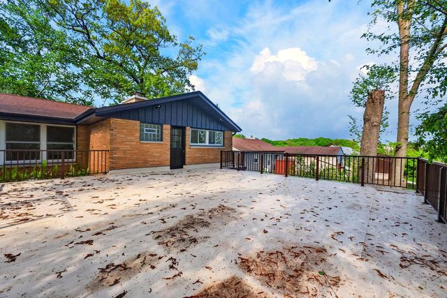 1775 Falls ROAD, Grafton, WI 53024
