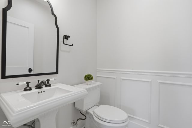 490 W Poplar Street, Zionsville, IN 46077