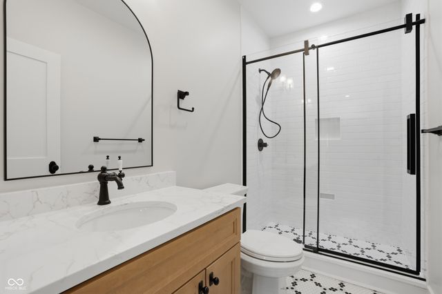 490 W Poplar Street, Zionsville, IN 46077